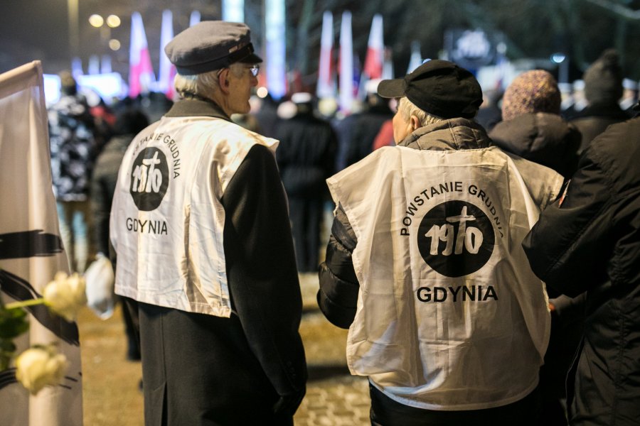 Wieczorne uroczystości z okazji 48. rocznicy Grudnia '70 // fot. Karol Stańczak