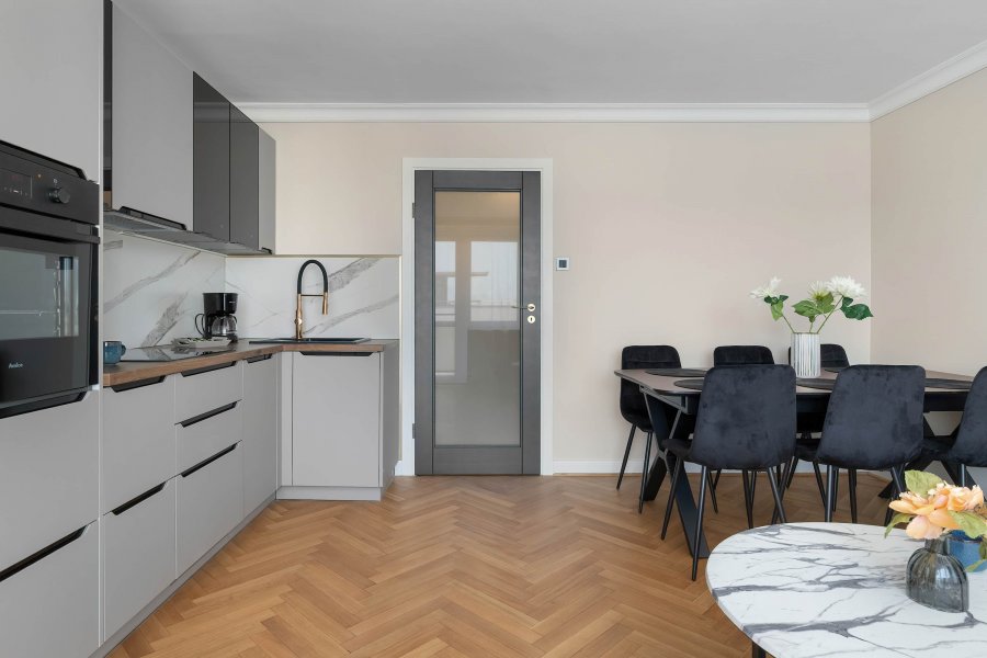 Salon z aneksem kuchennym w obiekcie noclegowym Władysława IV 32/21