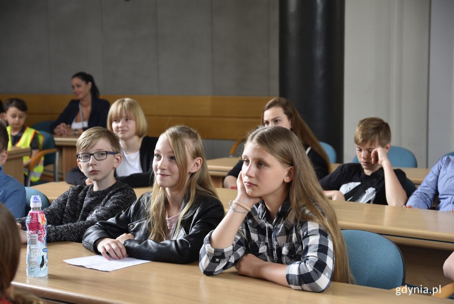 Uczniowie Szkoły Podstawowej nr 44 w Gdyni na spotkaniu z prezydentem Wojciechem Szczurkiem // fot. Magdalena Czernek