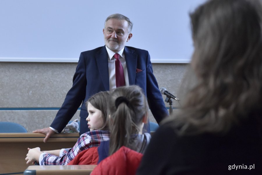 Prezydent Gdyni Wojciech Szczurek podczas spotkania z młodymi gdynianami / fot. Paweł Kukla