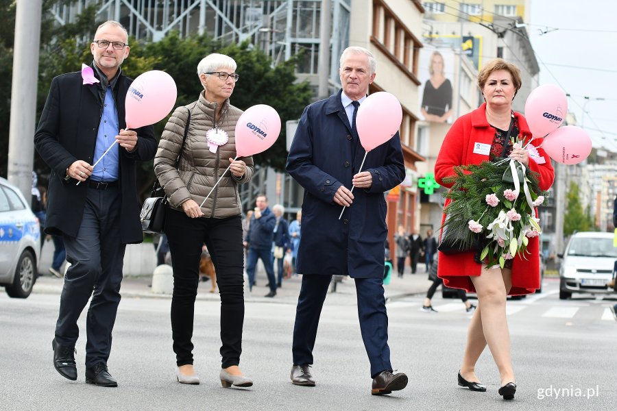 W marszu wzięli udział m.in. wiceprezydent Gdyni Michał Guć oraz przewodnicząca gdyńskiej Rady Miasta Joanna Zielińska // fot. Michał Puszczewicz