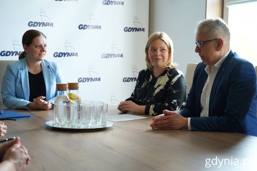 Na zdjęciu (od lewej): prezydent Gdyni Aleksandra Kosiorek, wiceprezydentka Gdyni Oktawia Gorzeńska, konserwator zabytków Robert Hirsch (fot. Magdalena Starnawska)