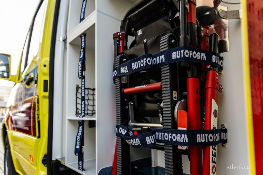 Nowy ambulans zakupiony na potrzeby Miejskiej Stacji Pogotowia Ratunkowego w Gdyni (fot. Kamil Złoch)