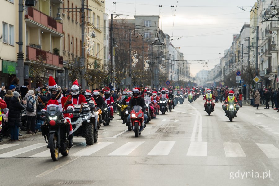 Przejazd przez Gdynię w ramach 23. edycji akcji &bdquo;Mikołaje na motocyklach&rdquo; (fot. Paweł Budziński)