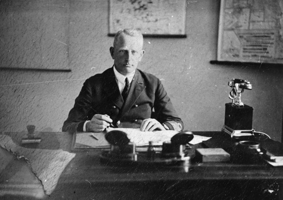 Komandor Józef Unrug w swoim gabinecie, 1932, fot. Muzeum Marynarki Wojennej