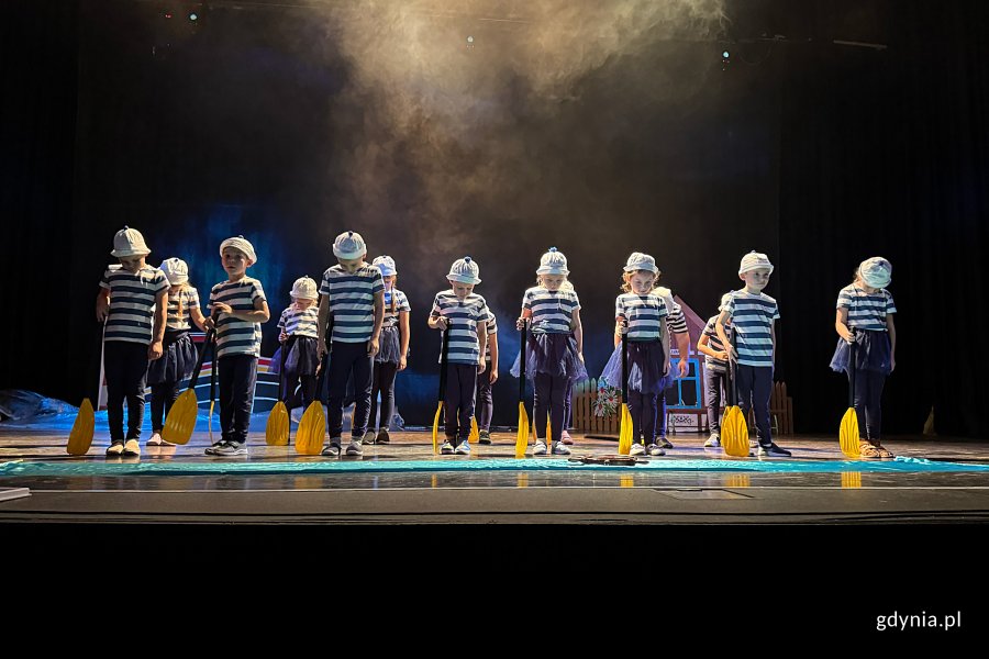 VIII Koncert Patriotyczny &bdquo;Wolna jak ptak&rdquo;, na zdjęciu dzieci z Przedszkola nr 43 &bdquo;Jantarek&rdquo;(fot. Katarzyna Balcerzak)