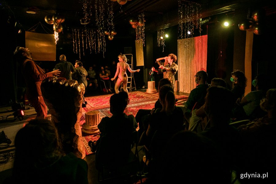 Festiwal "Pociąg do miasta" zainaugurował pokaz spektaklu "PeKiN" // fot. Karol Stańczak
