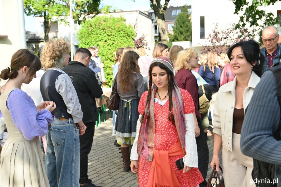 Uczniowie w przebraniach