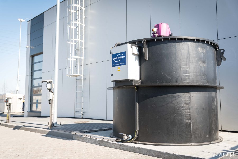 Aparatura wchodząca w skład nowej podczyszczalni ścieków - biofiltry, fot. Kamil Złoch
