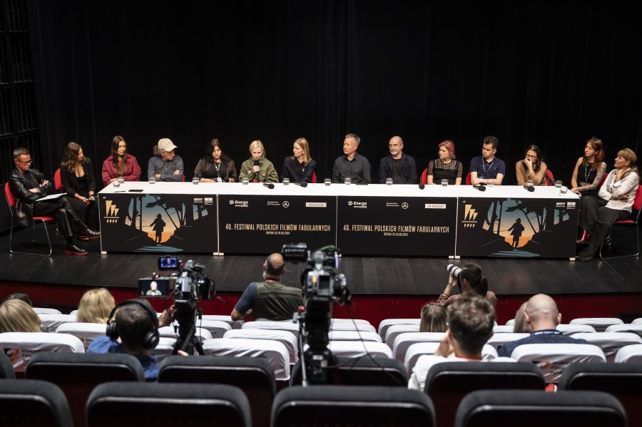 Twórcy filmu „Dwie siostry” podczas konferencji prasowej 