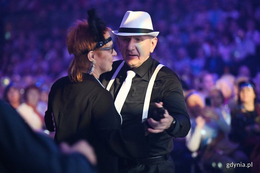 Para senior&oacute;w w tańcu