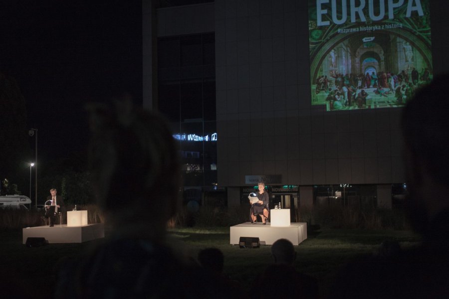 Sobotnie czytanie fragmentów Normana Daviesa na Placu Grunwaldzkim przez znanych aktorów, fot. Dawid Linkowski