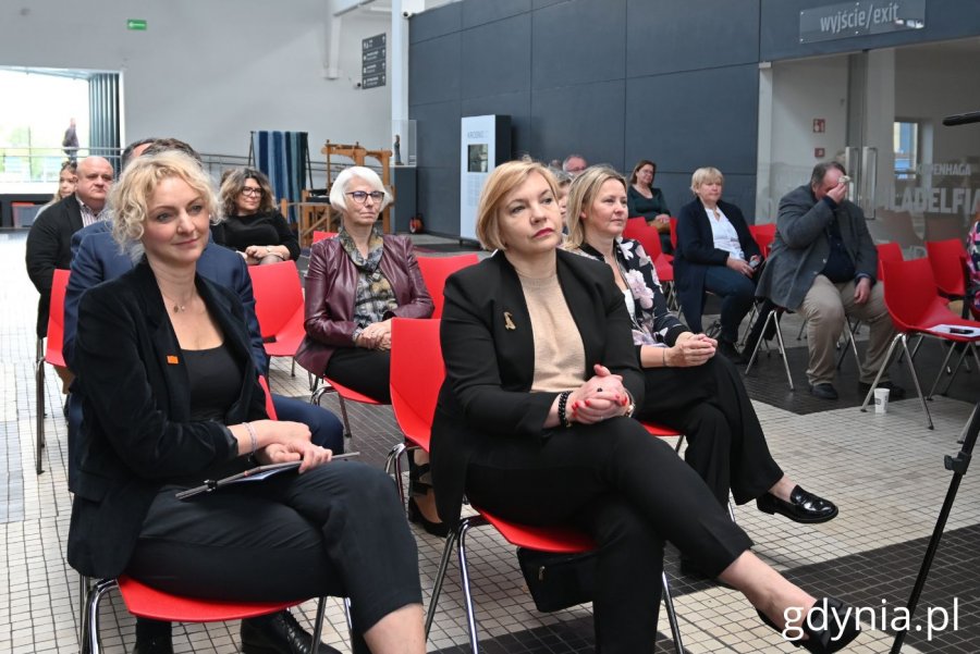 Na zdjęciu m.in.: dyrektorka Muzeum Emigracji Karolina Grabowicz-Matyjas, sekretarz Gdańska Danuta Janczarek, pełnomocniczka prezydentki Sopotu ds. kontaktów z rządem i samorządem Beata Nawrocka, radna Joanna Zielińska (fot. Magdalena Starnawska)