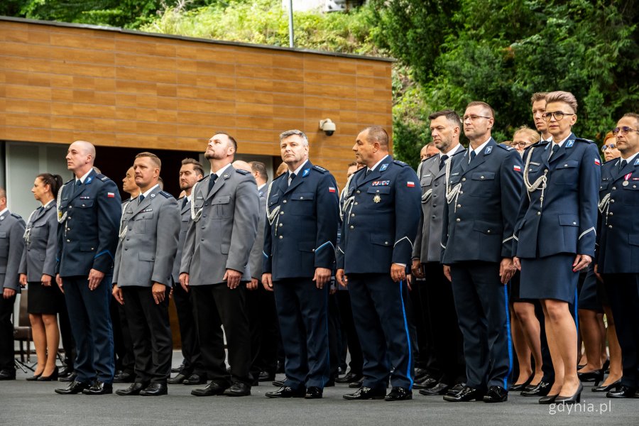 Obchody Święta Policji dla funkcjonariuszy Komendy Miejskiej Policji w Gdyni i Komendy Miejskiej Policji w Sopocie w Operze Leśnej (fot. Kamil Złoch)