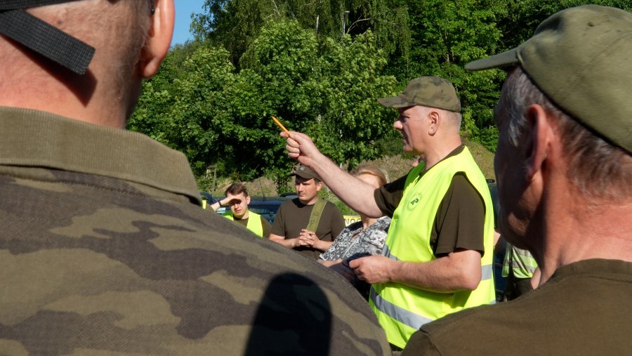 na zdjęciu ludzie w mundurach