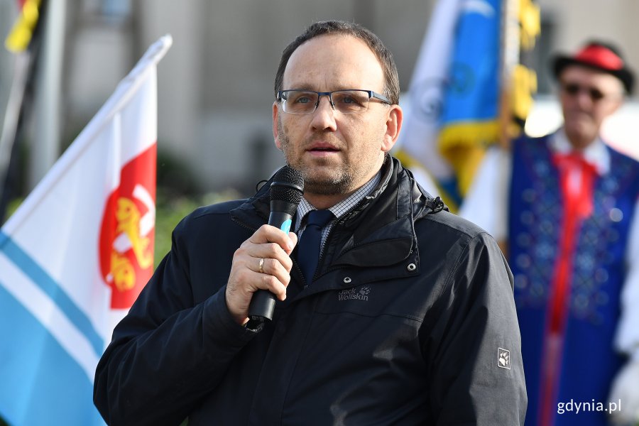 Podczas uroczystości głos zabrał Andrzej Bień, wiceprzewodniczący Rady Miasta Gdyni // fot. Michał Puszczewicz