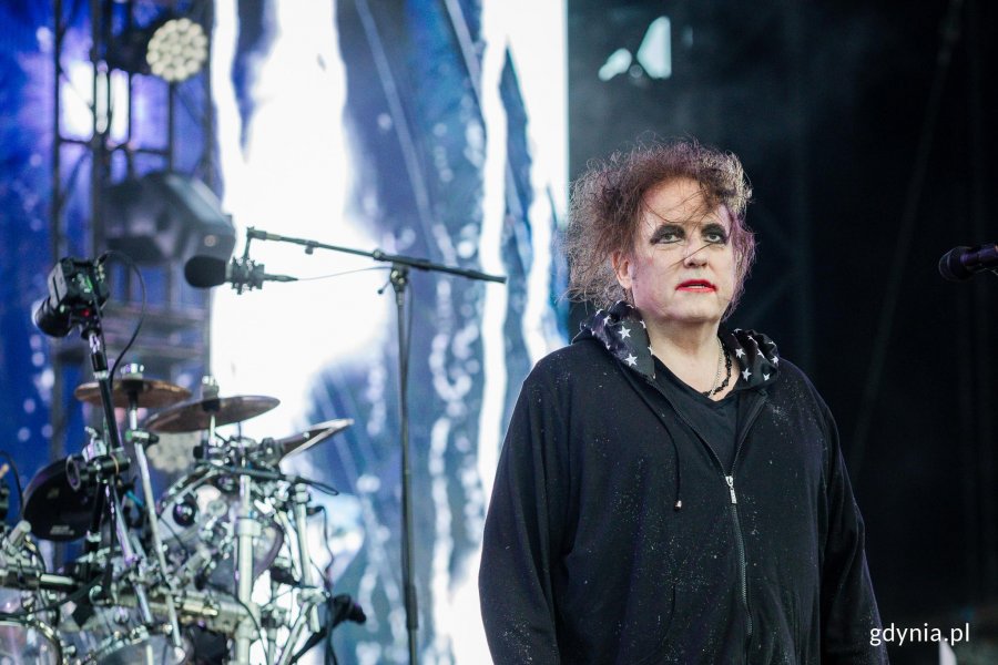 Robert Smith, frontman The Cure, podczas koncertu na Open'erze