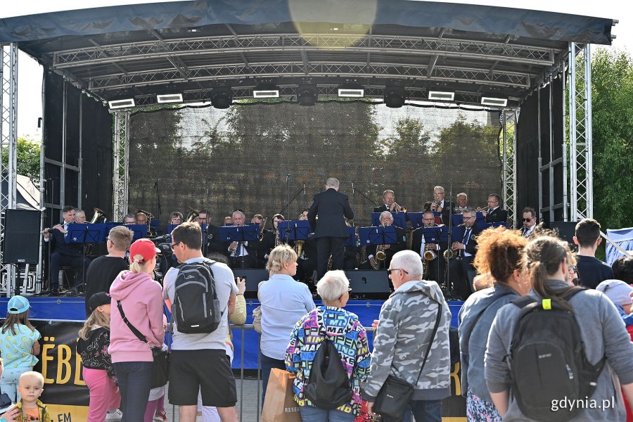 Koncert Orkiestry Dętej Gminy Kosakowo i widzowie