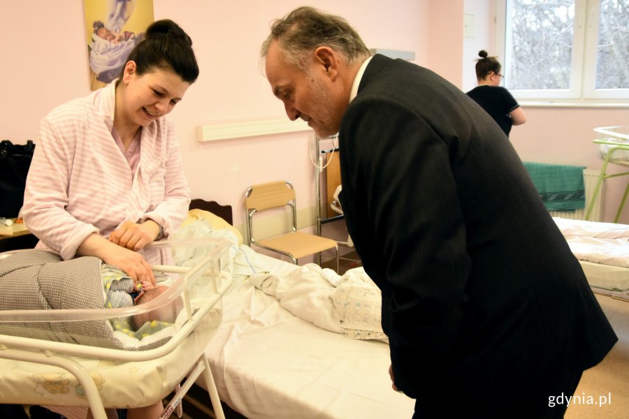 Maluchy i ich mamy odwiedził prezydent Gdyni Wojciech Szczurek // fot. Magdalena Czernek