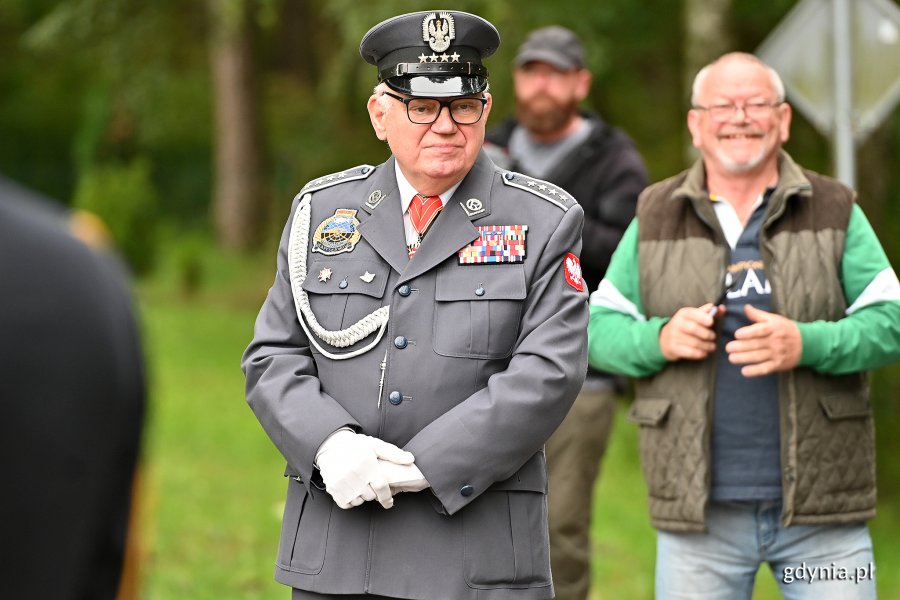 Jubileuszowe obchody przy symbolicznym obelisku i umieszczonym na cokole samolocie TS-8 Bies w Babich Dołach, fot. Michał Puszczewicz