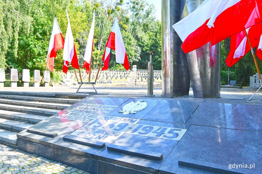 Uroczystości upamiętniające 80. rocznicę wybuchu II wojny światowej na cmentarzu w Redłowie, fot. Michał Puszczewicz