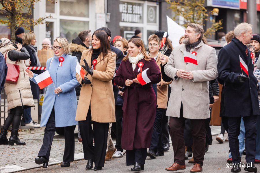 Na zdjęciu (od lewej): radna Agnieszka Tokarska, wiceprzewodnicząca Rady Miasta Mariola Śrubarczyk-Cichowska, prezydent Gdyni Aleksandra Kosiorek, przewodniczący Rady Miasta Tadeusz Szemiot, senator Sławomir Rybicki (fot. Karol Stańczak)