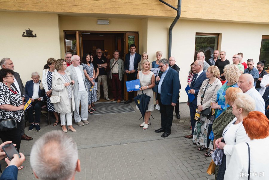 Symboliczna uroczystość przekazania karetki dla hospicjum w Gdyni-Oksywiu, fot. Kamil Złoch