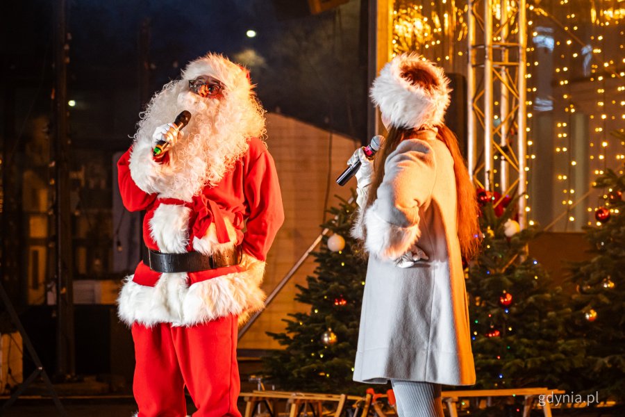 Gdyńskie mikołajki w muszli koncertowej na placu Grunwaldzkim (fot. Kamil Złoch)