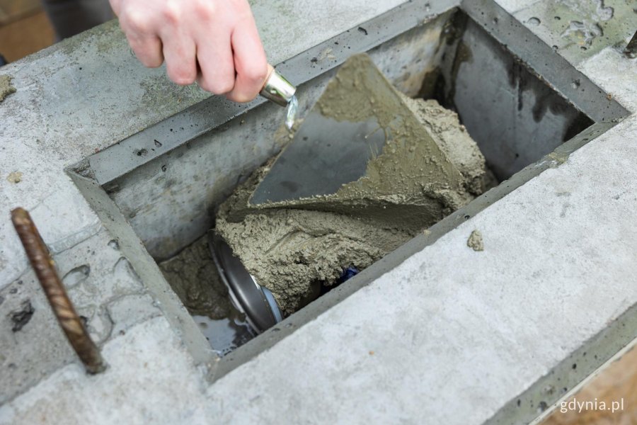 Wmurowanie kapsuły czasu (fot. Karol Stańczak)