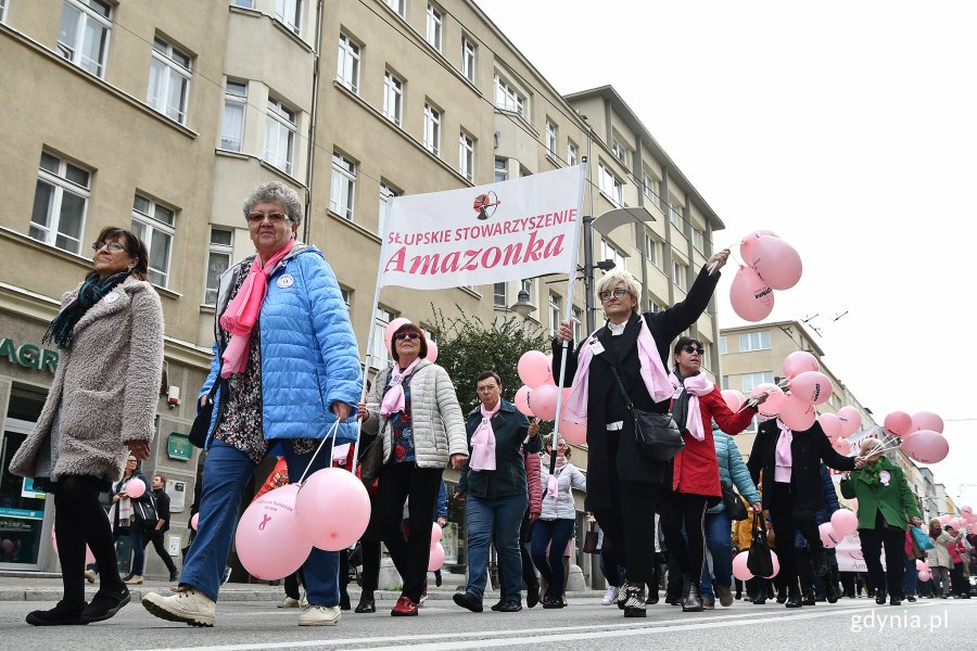 Marsz Różowej Wstążki przeszedł ulicami Gdyni // fot. Michał Puszczewicz