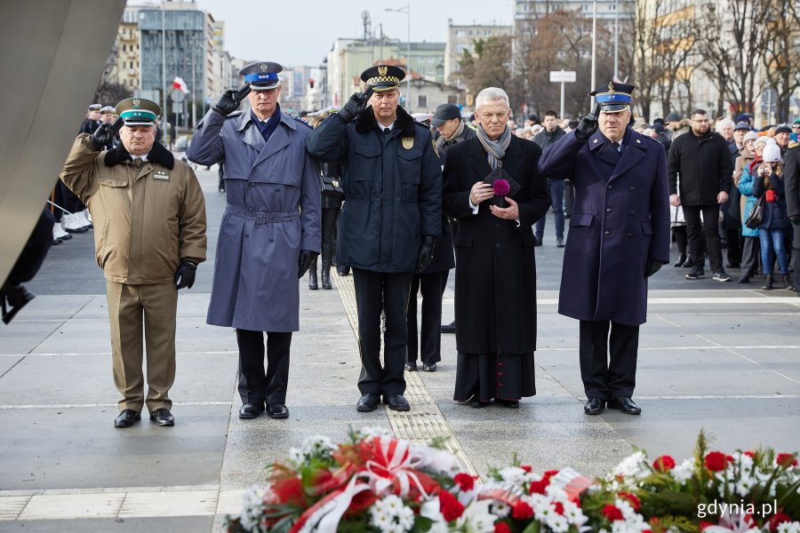 Uroczystości oficjalne pod pomnikiem Polski Morskiej z okazji 93. rocznicy nadania praw miejskich, fot. Dawid Linkowski