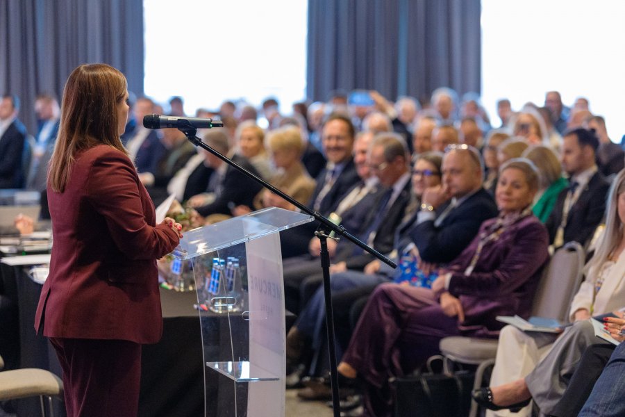 Posiedzenie Związku Miast Polskich. Na zdjęciu: Aleksandra Kosiorek, prezydent Gdyni (fot. Maciej Nowcazyk // Związek Miast Polskich)