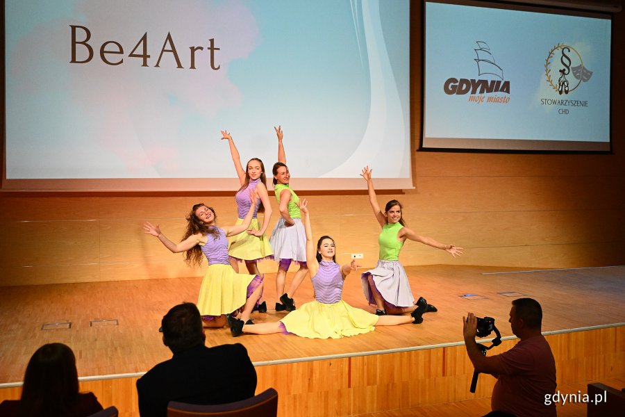 Występ artystyczny (fot. Michał Puszczewicz)