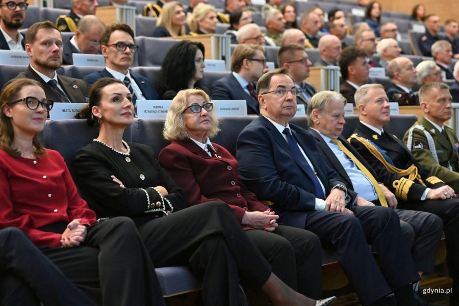 Na zdjęciu (od lewej) m.in.: posłanka Wioleta Tomczak, wojewoda pomorska Beata Rutkiewicz, posłanka Henryka Krzywonos-Strycharska, senator Bogdan Borusewicz (fot. Magdalena Starnawska)