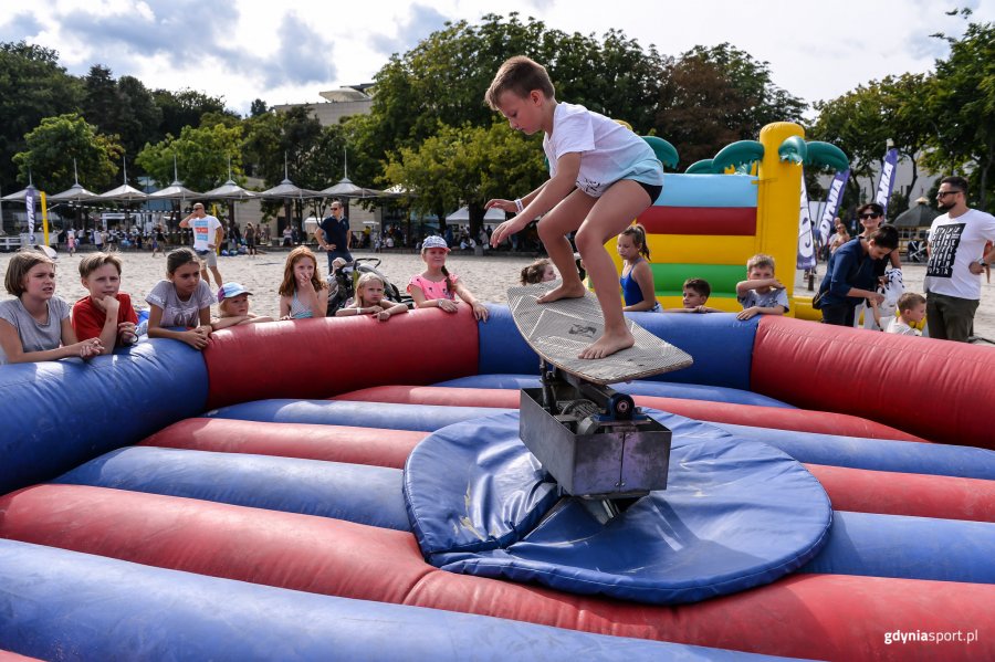 Festyn „Pożegnanie wakacji” na plaży miejskiej w Gdyni // fot. Dawid Linkowski