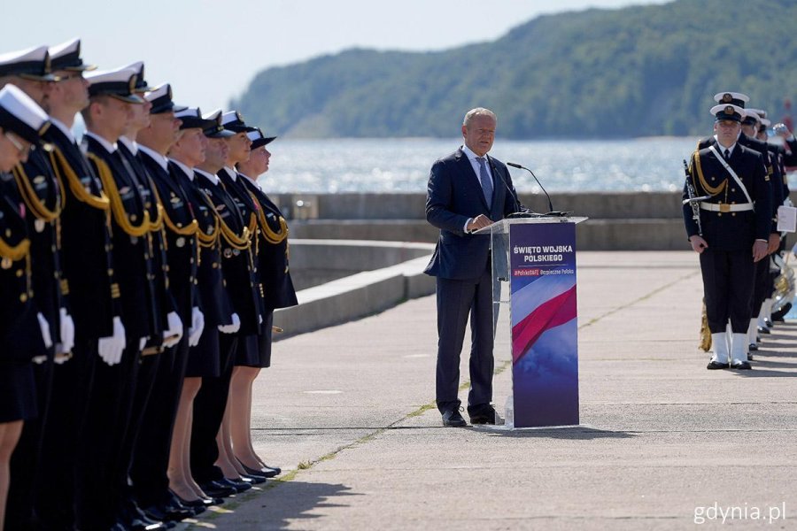 Premier Donald Tusk w towarzystwie Marynarki Wojennej 