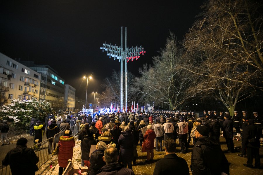 Wieczorne uroczystości z okazji 48. rocznicy Grudnia '70 // fot. Karol Stańczak