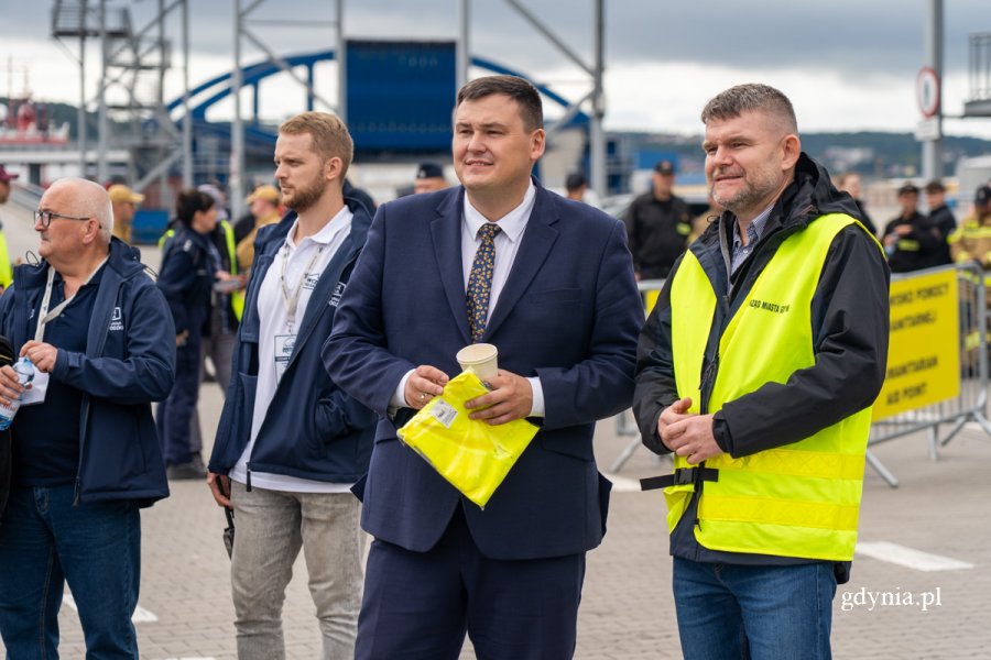 Łukasz Kobus, Sekretarz Miasta oraz Robert Ronduda, Naczelnik Wydziału Zarządzania Kryzysowego i Ochrony Ludności UM Gdynia (fot. Michał Sałata)