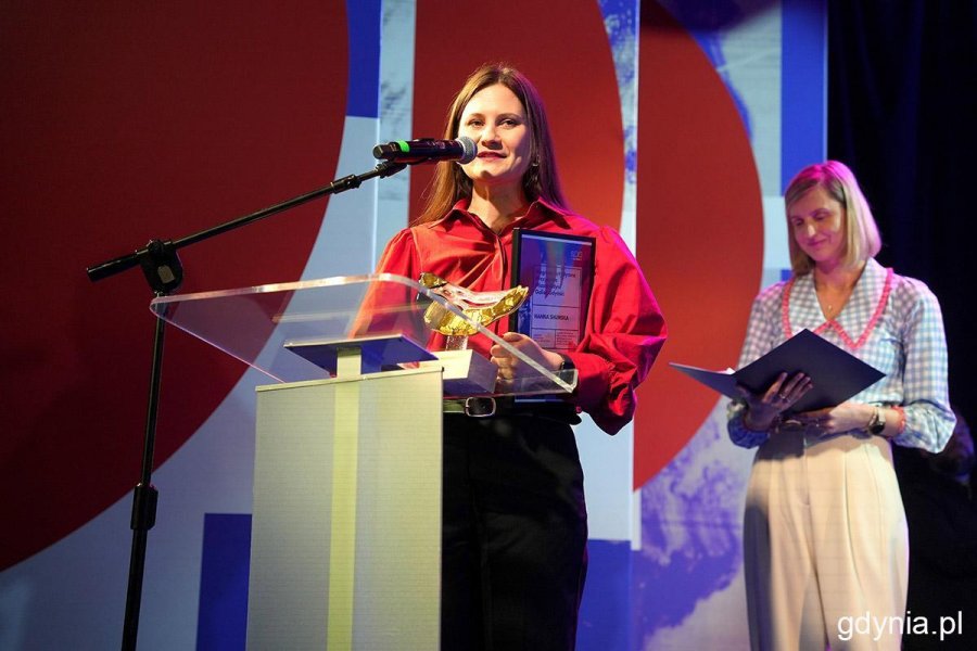 nna Shumska, laureatka w kategorii &bdquo;Kreacja artystyczna&rdquo; przemawia ze sceny