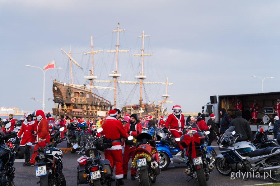 Przejazd przez Gdynię w ramach 23. edycji akcji &bdquo;Mikołaje na motocyklach&rdquo; (fot. Paweł Budziński)