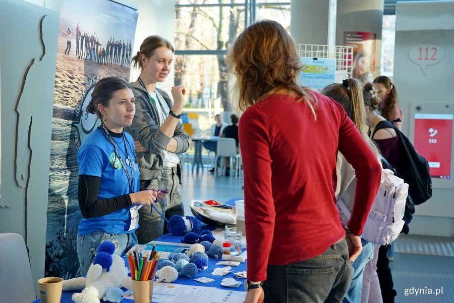 Jedno ze stoisk kół naukowych na ScienceCom 2025 