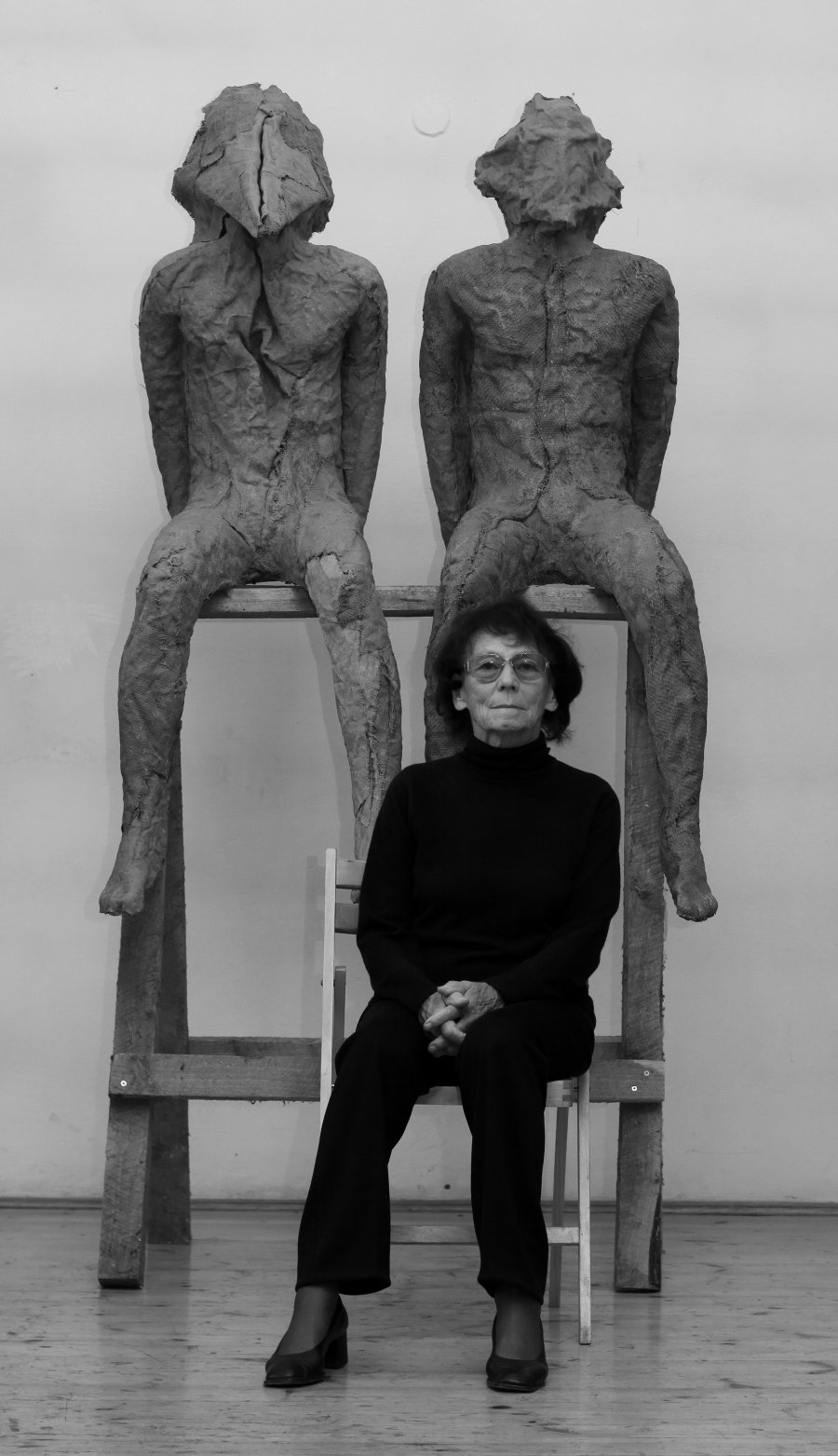 Magdalena Abakanowicz w pracowni (2010 r.) / fot. J. Pijarowski - źródło https://pl.wikipedia.org/wiki/Magdalena_Abakanowicz 