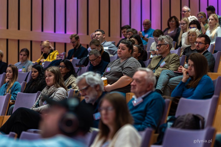 Uczestnicy konferencji naukowej „Modernizm w Europie – modernizm w Gdyni” – dzień pierwszy, piątek, 18 września (fot. Kamil Złoch)