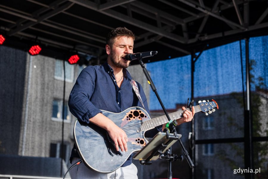 Mężczyzna z gitarą