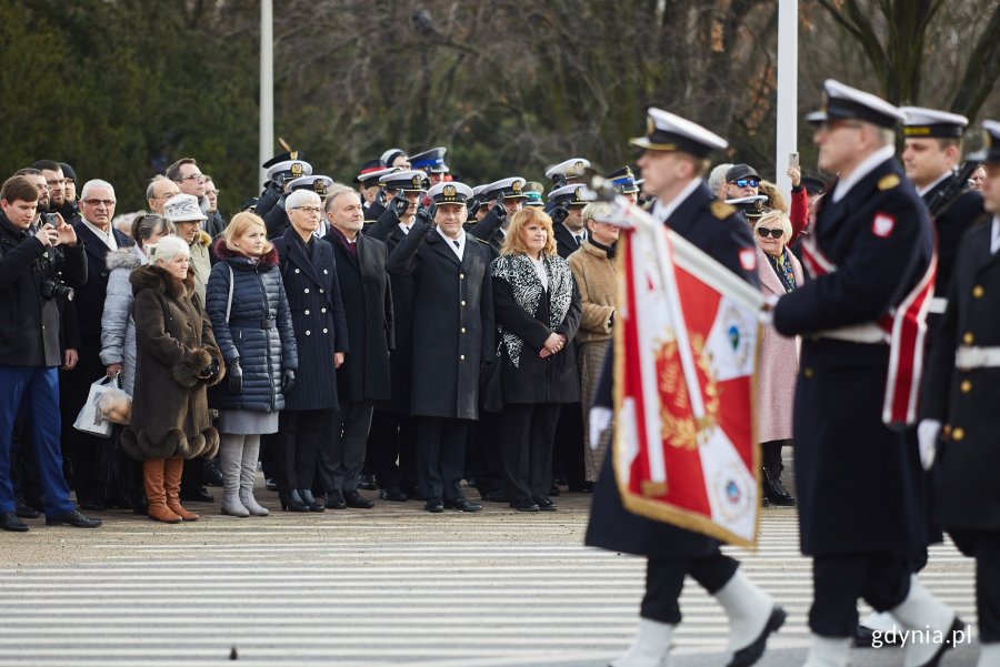 Uroczystości oficjalne pod pomnikiem Polski Morskiej z okazji 93. rocznicy nadania praw miejskich, fot. Dawid Linkowski