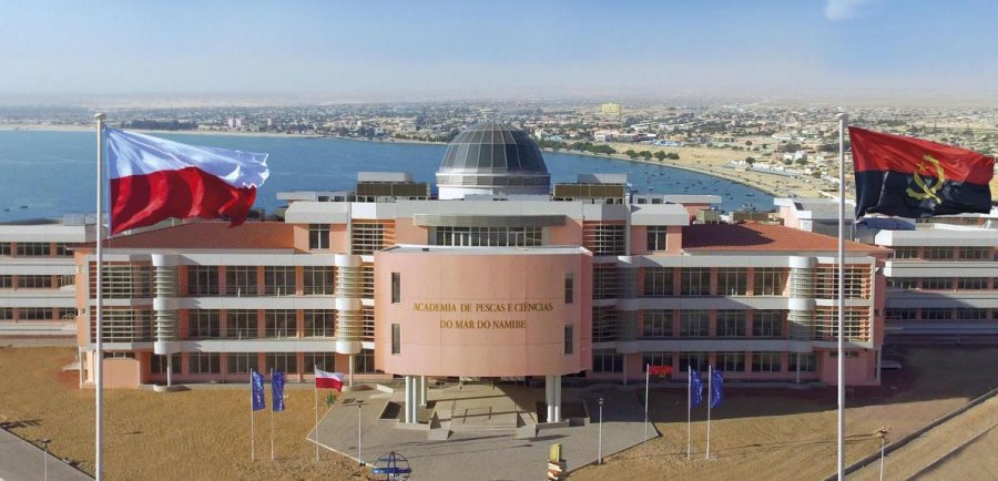 Zbudowana na wzór Akademii Morskiej w Gdyni Akademia Rybołówstwa i Nauk o Morzu w Namibe to największy polski projekt edukacyjny realizowany w Afryce fot. www.navimor.pl