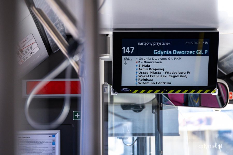Przekazanie nowych autobus&oacute;w elektrycznych Solaris Urbino 18 Electric na Molo Południowym w Gdyni (fot. Kamil Złoch)