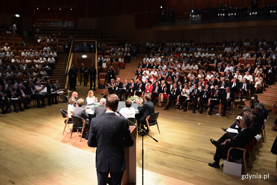 W Filharmonii Bałtyckiej na Ołowiance samorządowcy z całej Polski wzięli udział w sesji Samorządna Rzeczpospolita, fot. Jan Ziarnicki.