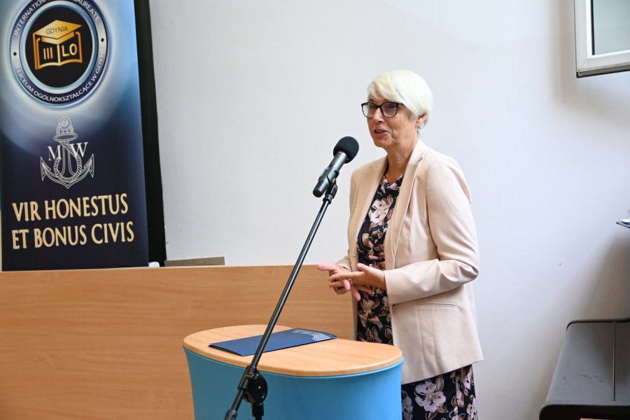 Podwójny jubileusz III LO im. Marynarki Wojennej w Gdyni - Joanna Zielińska, przewodnicząca Rady Miasta Gdyni. Fot. Zygmunt Gołąb 