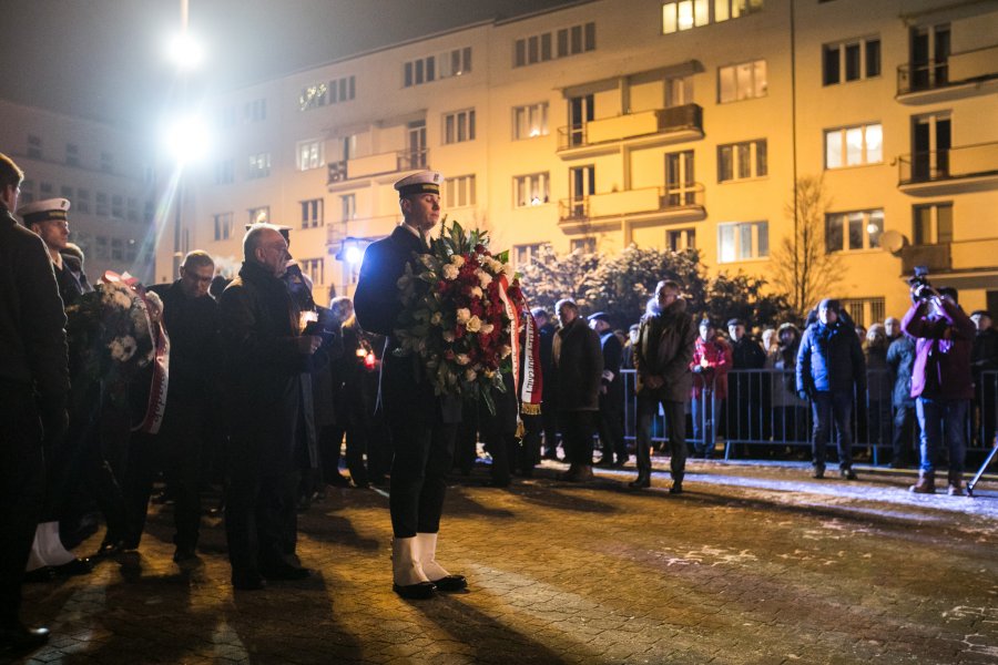 Wieczorne uroczystości z okazji 48. rocznicy Grudnia '70 // fot. Karol Stańczak